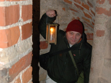 Латвия-2008. Цесис. Без такого фонаря можно легко свернуть шею Латвия-2008. Цесис. Без такого фонаря можно легко свернуть шею